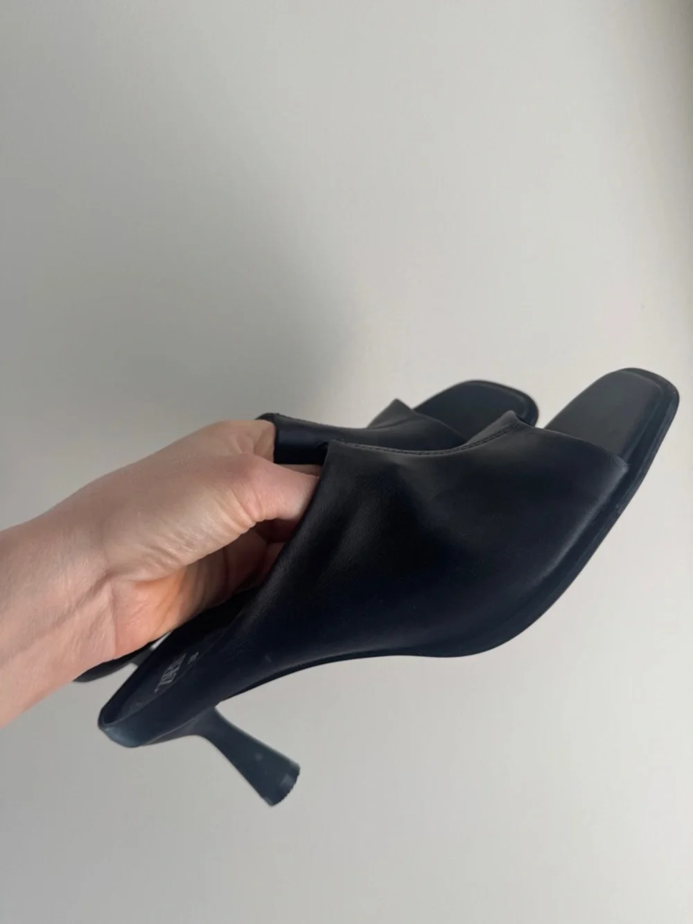 Zara Black Leather Slip-On Mule - Picture 5 of 8